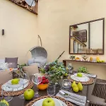 Διαμέρισμα Letizia Mirror *