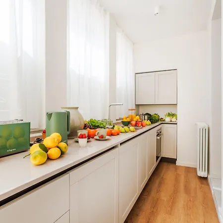 Letizia Mirror Apartment