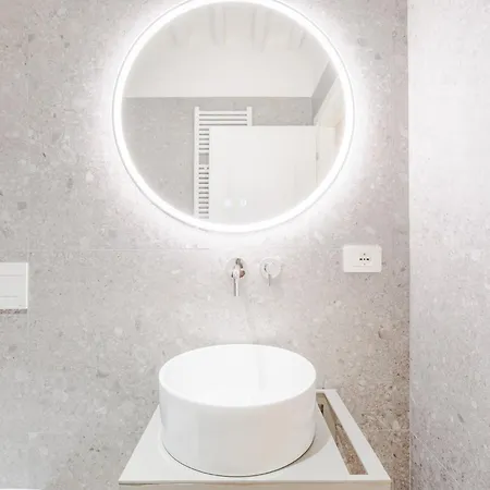 Apartment Letizia Mirror Lucca