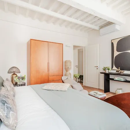 Letizia Mirror Apartment